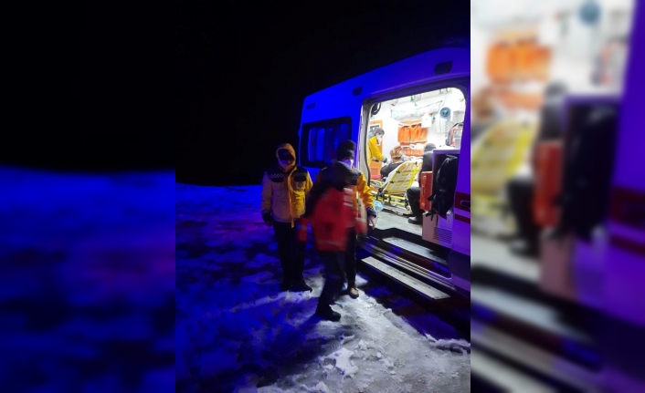 Osmaniye'de UMKE ekipleri kar nedeniyle köyde mahsur kalan 2 hastayı kurtardı