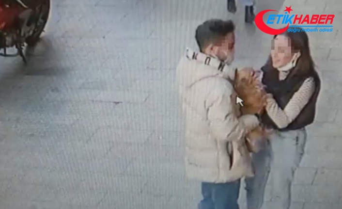 Sevgili çift işyeri önüne bırakılan köpeği severek çaldı