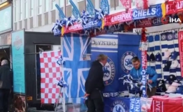 Chelsea taraftarlarından Abramovich’e hem destek hem tepki