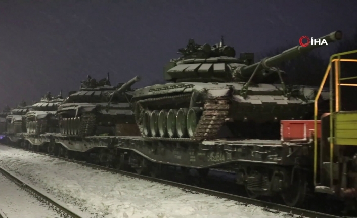 Rusya: "Ukrayna sınırında tatbikatları tamamlayan bazı birlikler geri çekiliyor"