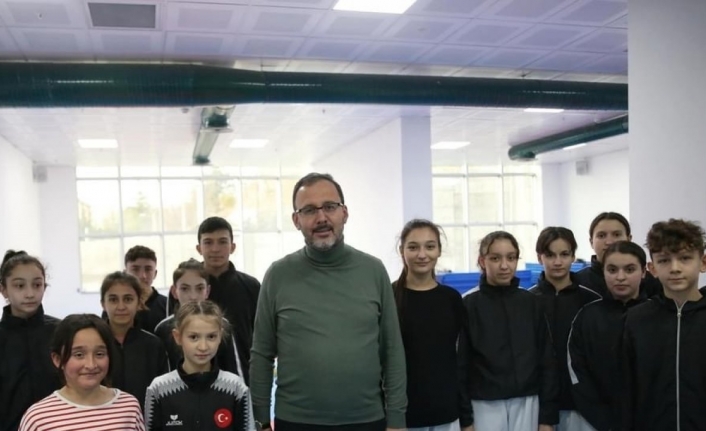 Gençlik ve Spor Bakanı Kasapoğlu’ndan Bozüyük’e sürpriz ziyaret