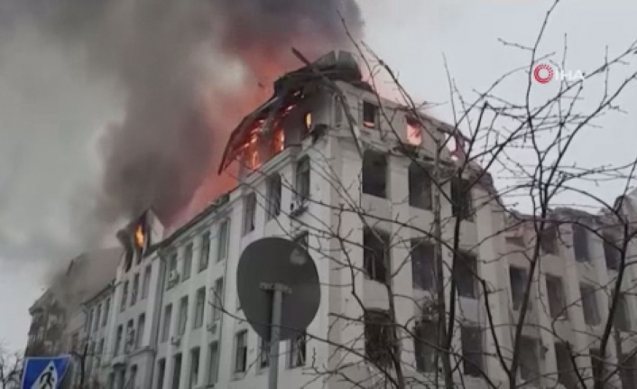 Harkov’daki kamu binalarının enkazından 10 kişi kurtarıldı, 4 kişi öldü