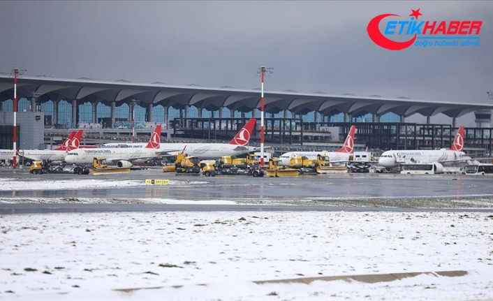 İstanbul ve Sabiha Gökçen havalimanlarında 127 THY uçağına buzlanmayı önleyici işlem yapıldı