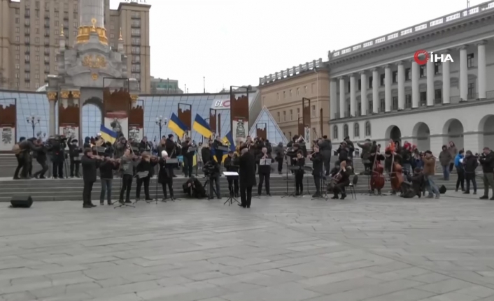 Kiev Klasik Orkestrası’ndan Bağımsızlık Meydanı’nda konser