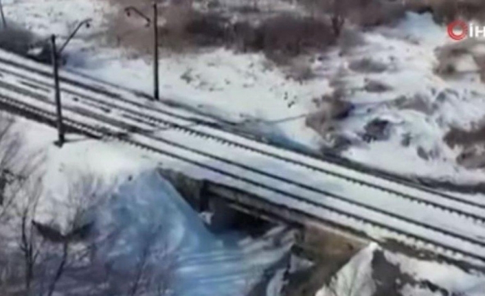 Rus ordusunun ikmal yaptığı demiryolu hattındaki köprü havaya uçuruldu