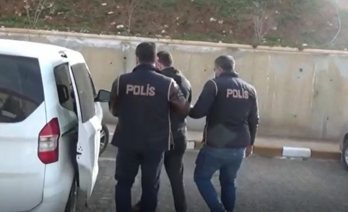 Konya merkezli FETÖ'ye yönelik operasyonda yakalanan 10 zanlıdan 6'sı tutuklandı