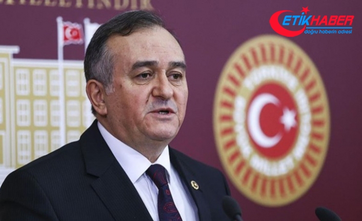 MHP’li Akçay: Davutoğlu siyaset çöplüğündeki yerini garantilemiştir