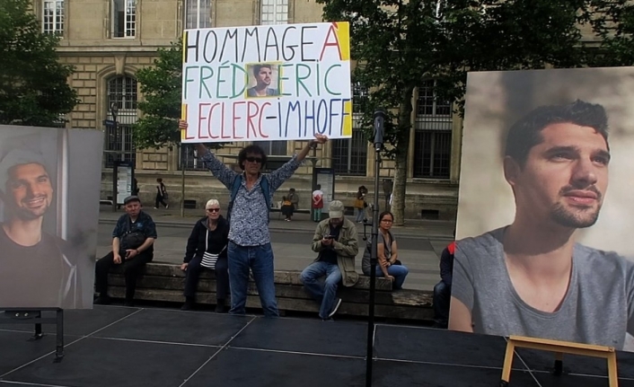 Ukrayna’da hayatını kaybeden Fransız gazeteci Paris’te anıldı