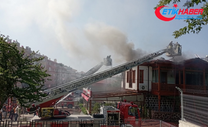 Başkentte korkutan yangın: Bacadan sıçrayan alevler restoran çatısını sardı