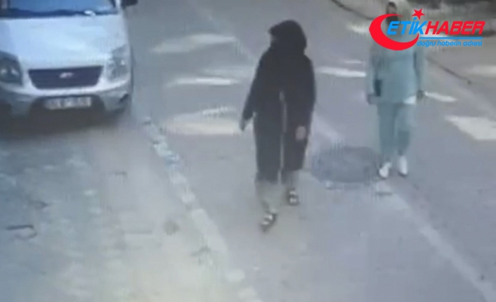 İstanbul'da kadın hırsızlar kamerada: Okula başlayacak çocuğun kumbarasını çaldılar