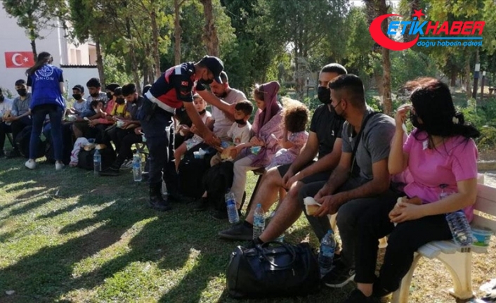İzmir'de yasa dışı geçişe hazırlanan 855 düzensiz göçmen yakalandı