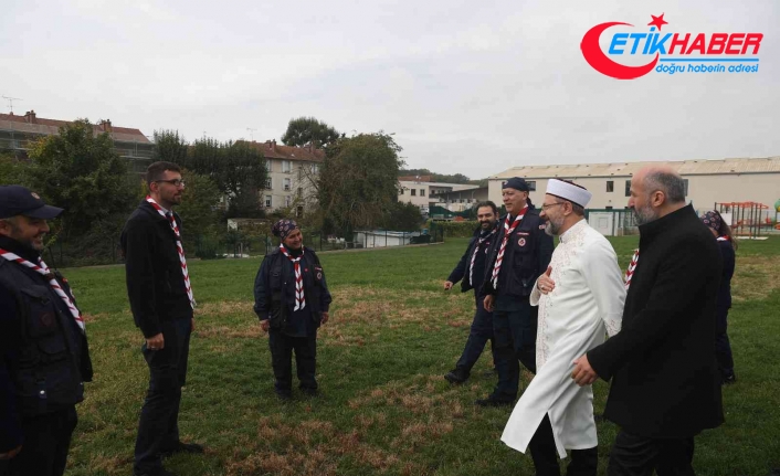 Diyanet İşleri Başkanı Erbaş, Fransa’da izcilik kampının açılışını yaptı