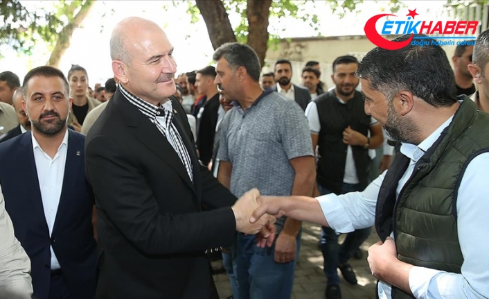 İçişleri Bakanı Soylu, Diyarbakır Silvan ve Hazro'da vatandaşlarla bir araya geldi