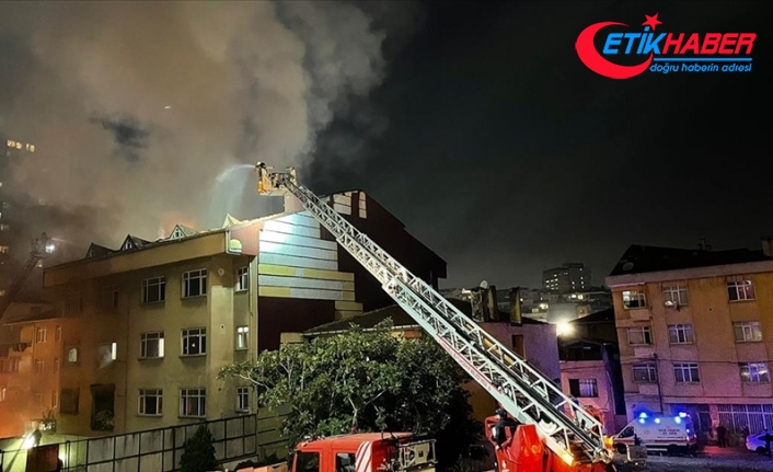 Kadıköy'de bir binada patlamanın ardından yangın çıktı
