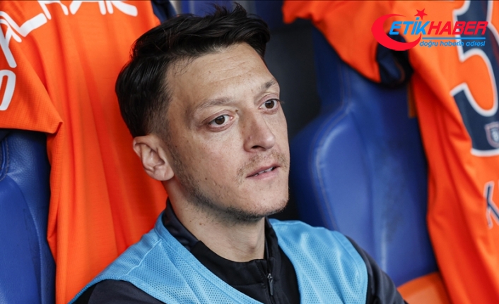 Medipol Başakşehirli futbolcu Mesut Özil ameliyat edildi