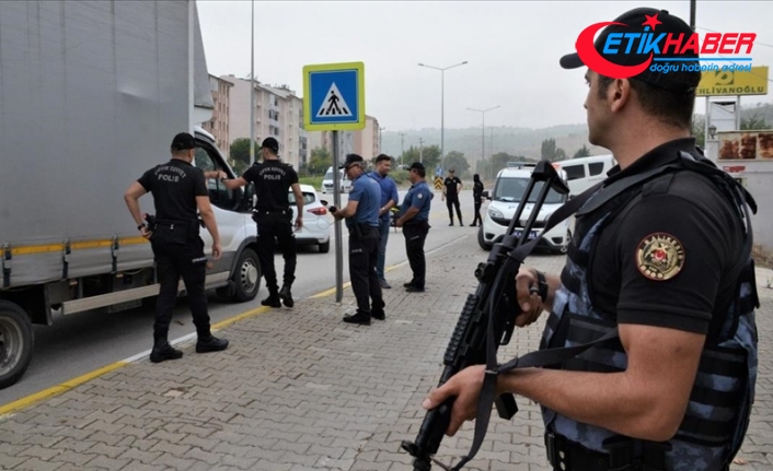 Türkiye geneli eş zamanlı "huzur güven" uygulamalarında aranan 1270 kişi yakalandı