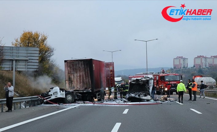 Anadolu Otoyolu'nda 2 tırın karıştığı kaza ulaşımı aksattı