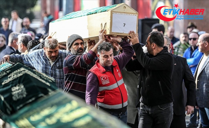Bursa'daki yangında ölen anne ile 8 çocuğun cenazeleri defnedildi
