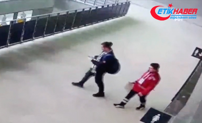 Tatil edilen Göztepe-Altay maçında fişeklerin stada sokulması kamera kaydında