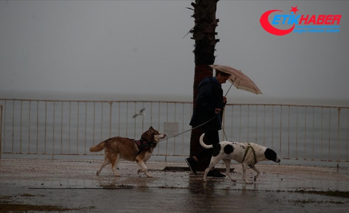 Antalya'da kuvvetli yağış etkisini sürdürüyor