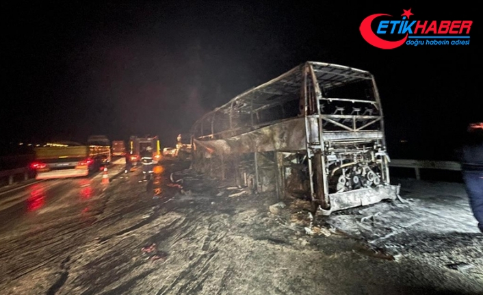 Mersin'de otobüsün tıra çarpması sonucu 3 kişi öldü, 23 kişi yaralandı