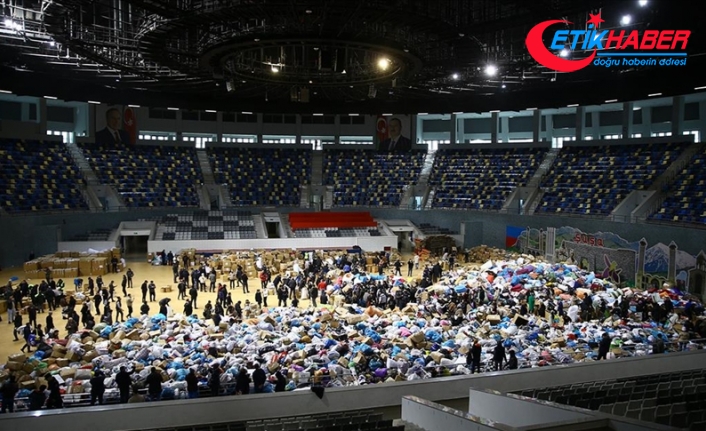 Azerbaycan halkının Türkiye'ye yardım seferberliği sürüyor