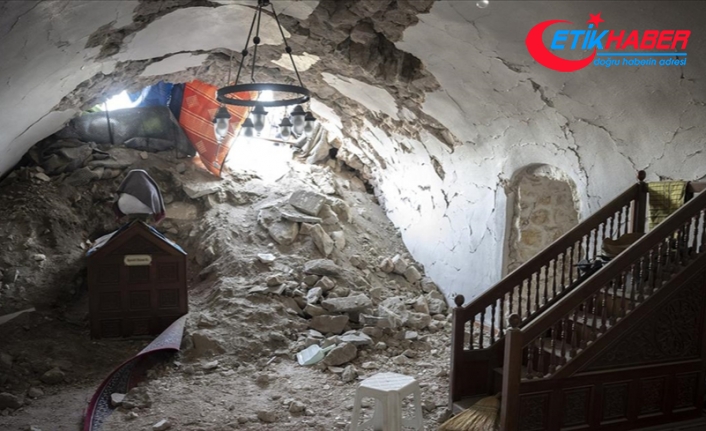 Bayezid-i Bistami Türbesi de depremde zarar gördü