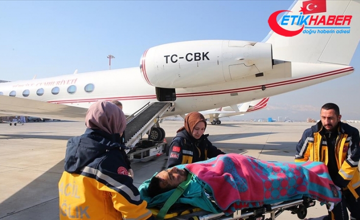 Cumhurbaşkanlığına ait 2 uçak deprem bölgesindeki 7 yaralıyı Ankara'ya götürdü