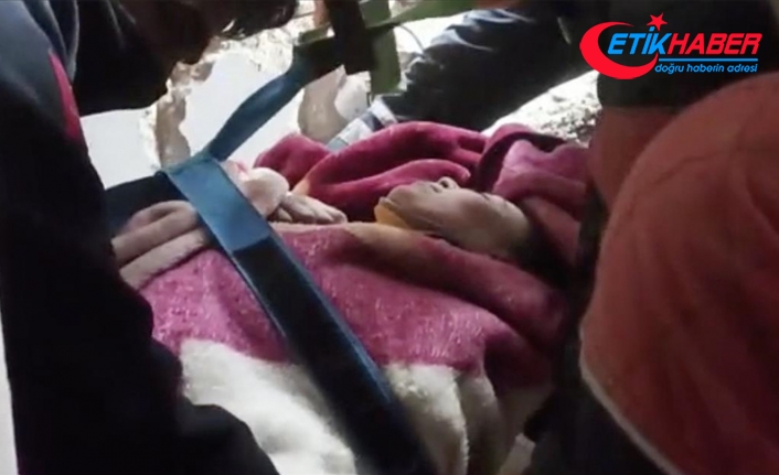 Hatay'da bir kadın depremden 175 saat sonra kurtarıldı