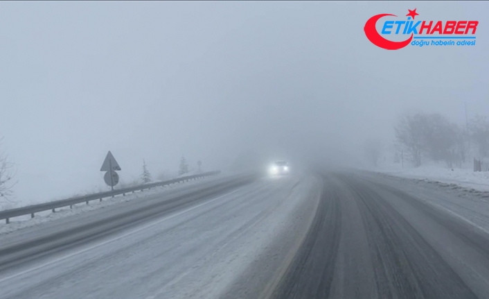 Kayseri-Kahramanmaraş kara yolu kar nedeniyle trafiğe kapandı