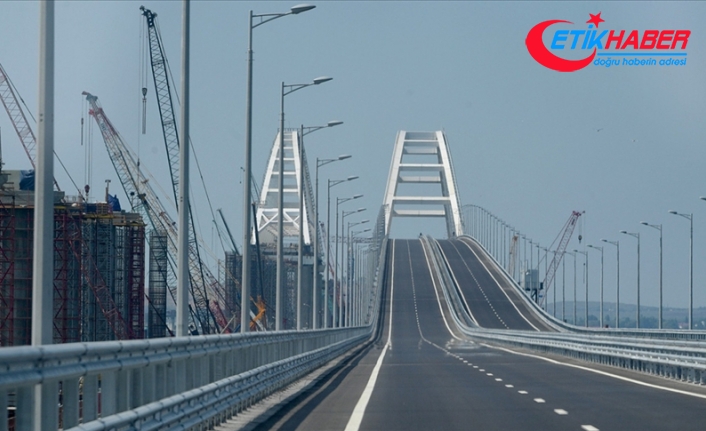 Rusya ve Kırım'ı birbirine bağlayan Kerç Köprüsü tamirat sonrası çift yönlü araç trafiğine açıldı