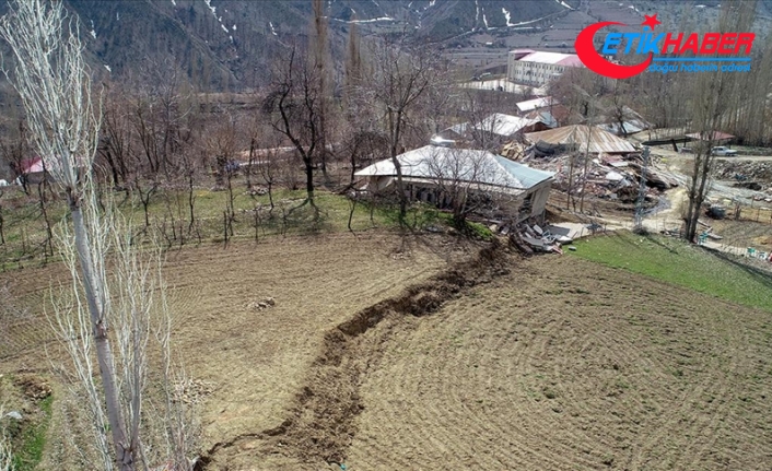 Adıyaman'da fay hattındaki köyün bir kısmı depremle yükseldi