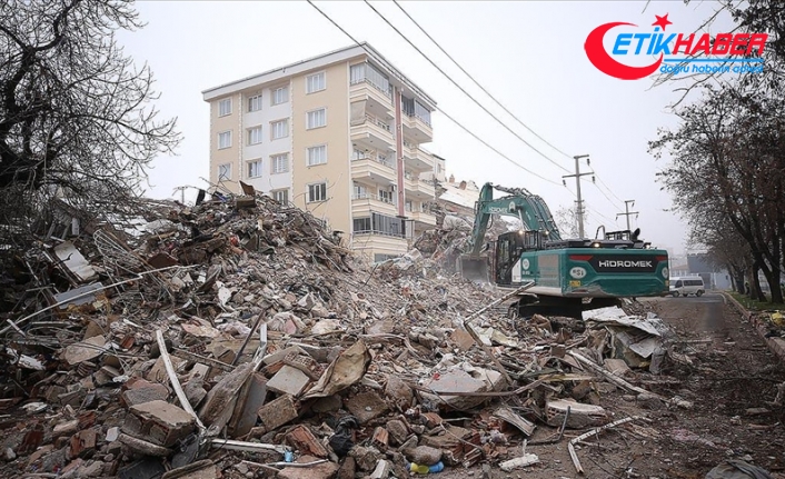 Depremin merkez üssü Kahramanmaraş'ta enkaz kaldırma çalışmaları sürdü