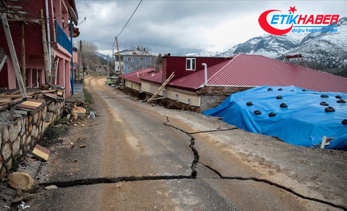Depremler Nurhak'ta yüzey kırıkları ve çökmelere neden oldu
