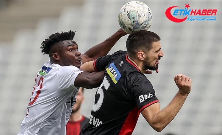 Fatih Karagümrük konuk ettiği Demir Grup Sivasspor'u 4 golle yendi