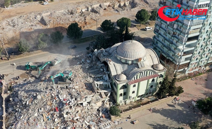 Kahramanmaraş'ta aciliyet gerektiren binaların yıkım işlemleri sürüyor
