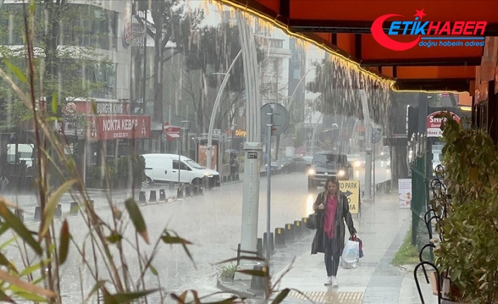 İstanbul'un bazı ilçelerinde gök gürültülü sağanak etkili oldu
