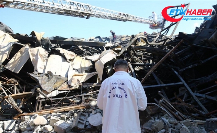 Mersin'de mobilya fabrikasındaki yangında tavanın çökmesi sonucu biri itfaiye eri 4 kişi öldü