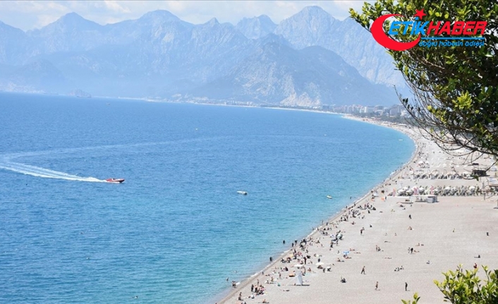 Antalya ilk 4 aydaki ziyaretçi sayısıyla turizmde rekor sinyali verdi
