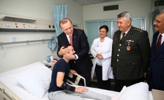 Erdoğan'dan gazilere moral ziyareti