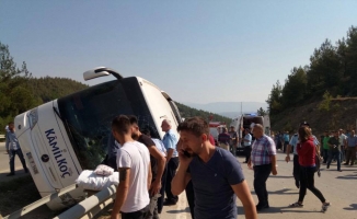 Sinop'ta yolcu otobüsü devrildi: 2'si ağır 15 kişi yaralandı