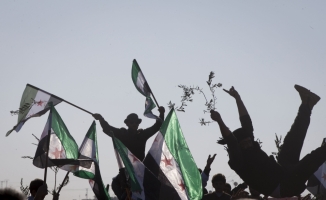 Suriyelilerden Zeytin Dalı Harekatı’na destek gösterisi