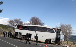 Öğrencileri taşıyan otobüsün freni patladı: 24 yaralı