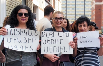 Londra'da Sarkisyan karşıtı gösteri