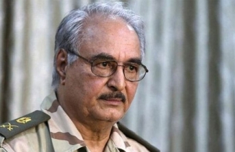 Öldüğü iddia edilen darbeci General Hafter Mısır'dan Libya'ya döndü