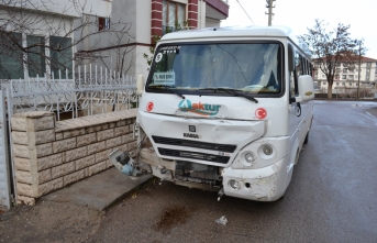 Aksaray'da öğrenci servisiyle kamyonet çarpıştı: 4 yaralı