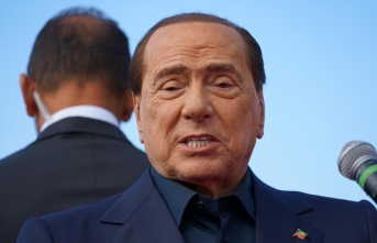 İtalya'da Berlusconi'nin Putin'e dair sözleri ve iki liderin hediyeleşmesi tartışılıyor