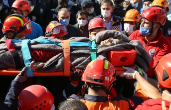 İzmir'deki depremde yıkılan Doğanlar Apartmanı enkazından anne ve 3 çocuğu çıkarıldı