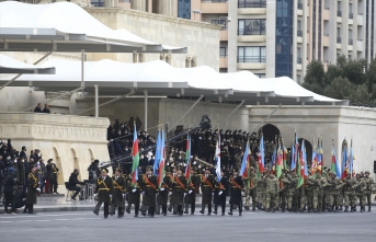 Azerbaycan, Dağlık Karabağ zaferini askeri geçit töreniyle kutladı