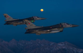 Süper Ay, Türk savaş uçakları ile güzel bir görüntü oluşturdu